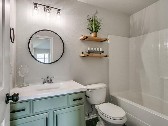 1013 Denmark Street, Yukon, OK 73099