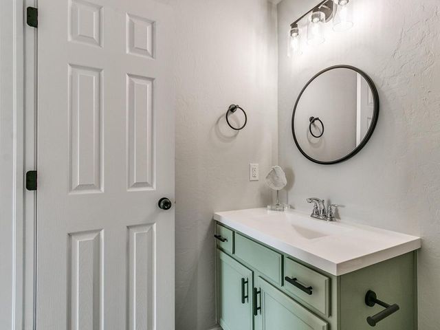 1013 Denmark Street, Yukon, OK 73099