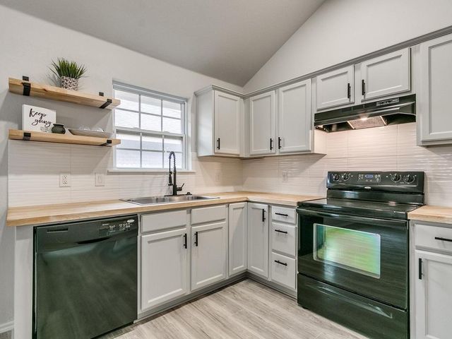 1013 Denmark Street, Yukon, OK 73099