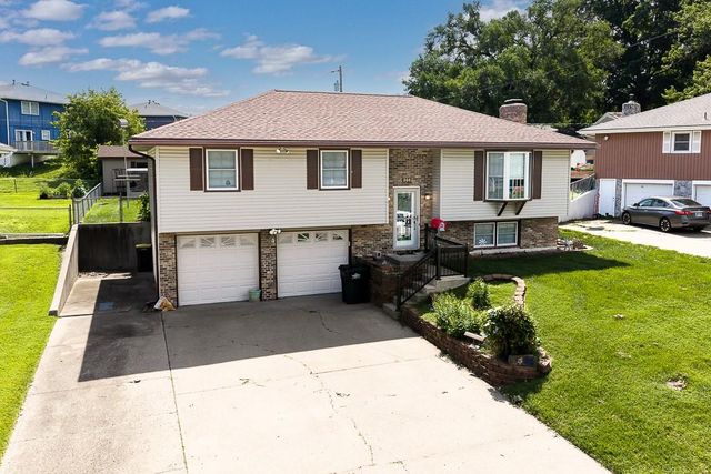 260 Holiday Drive, Lansing, KS 66043