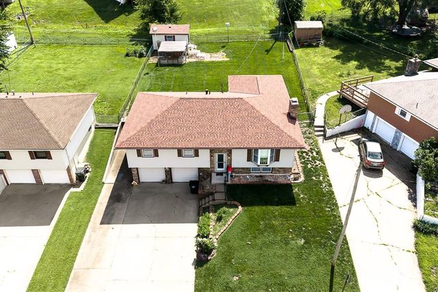 260 Holiday Drive, Lansing, KS 66043