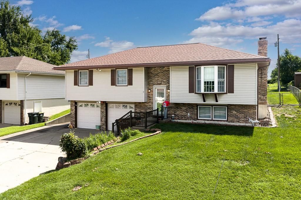 260 Holiday Drive, Lansing, KS 66043