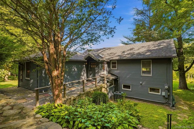 44 Cayuga Road, Putnam Valley, NY 10579