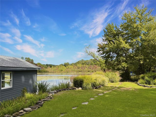 44 Cayuga Road, Putnam Valley, NY 10579