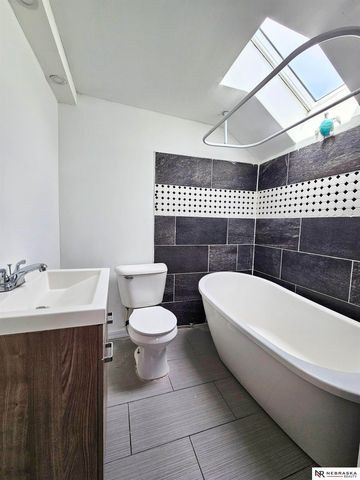 2521 Polk Street, Omaha, NE 68107