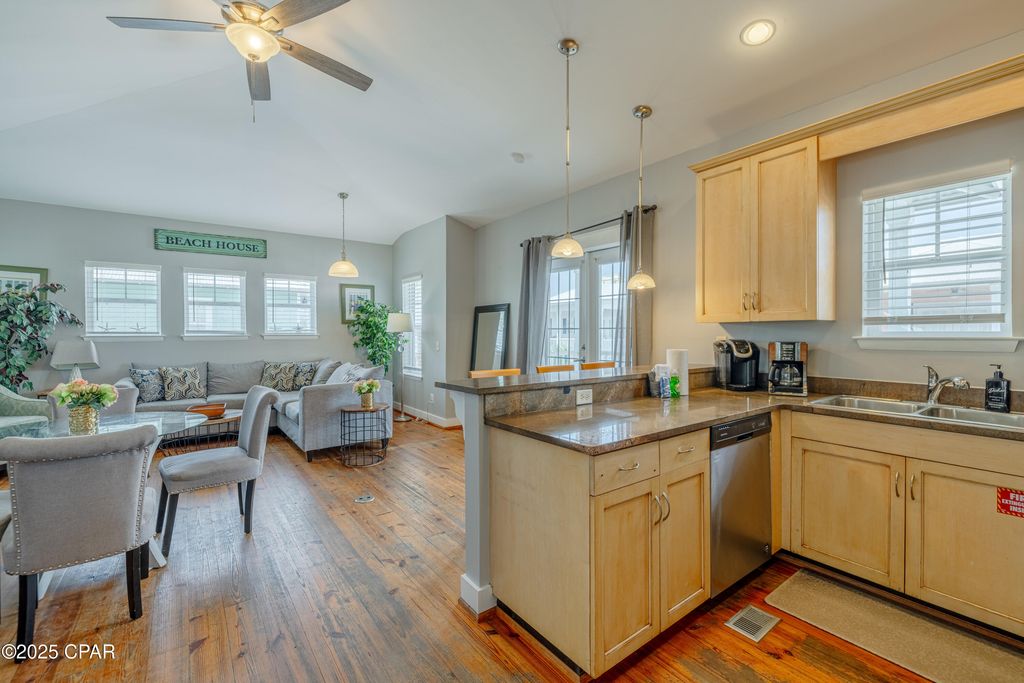 Image 26 of property listing at 8410 Thomas Drive 4, Panama City Beach, FL 32408