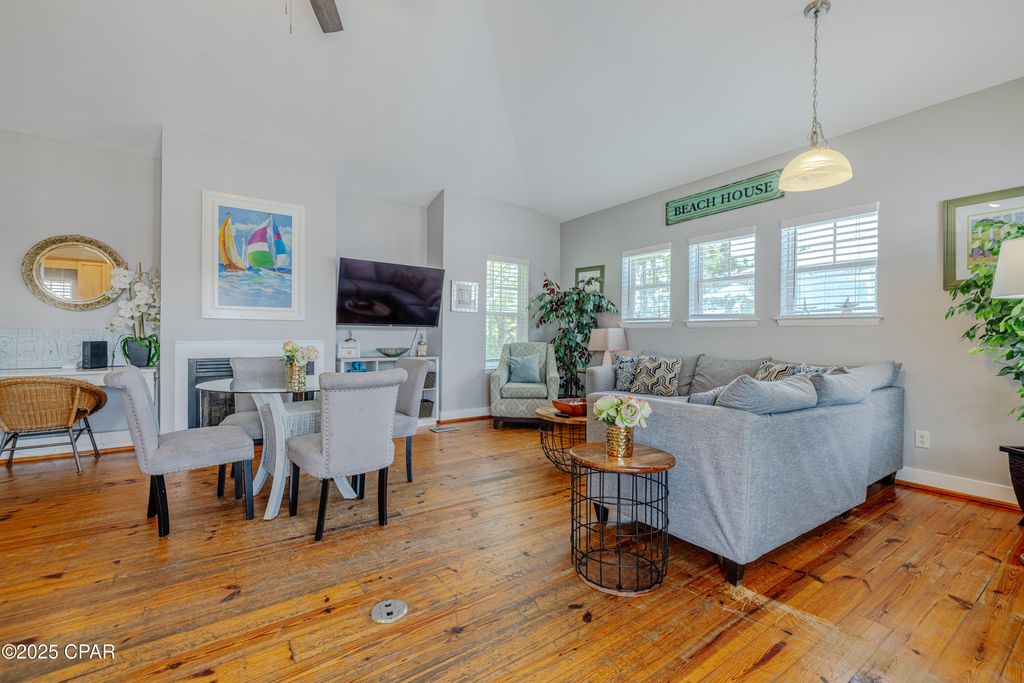 Image 6 of property listing at 8410 Thomas Drive 4, Panama City Beach, FL 32408