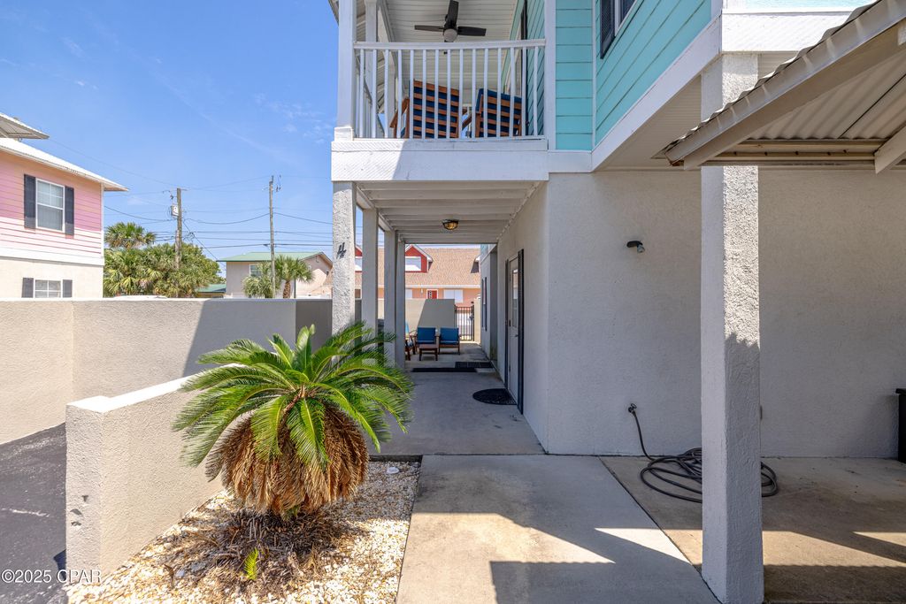 Image 9 of property listing at 8410 Thomas Drive 4, Panama City Beach, FL 32408