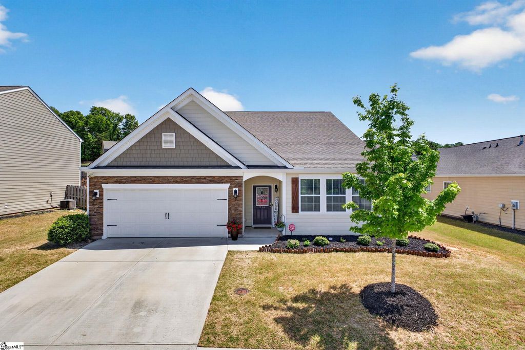 216 Lake Grove Road, Simpsonville, SC 29681