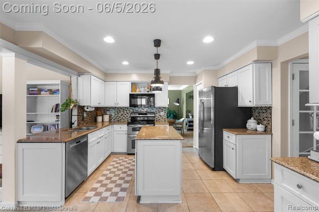 23501 Hickory Grove Lane, Novi, MI 48375