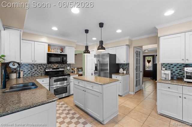 23501 Hickory Grove Lane, Novi, MI 48375