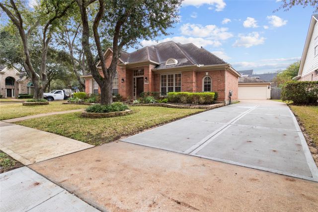 1510 Meadow Glade Court, Sugar Land, TX 77479
