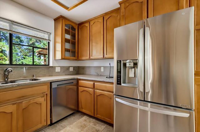 13022 Saint Gregory Pl, Grass Valley, CA 95949