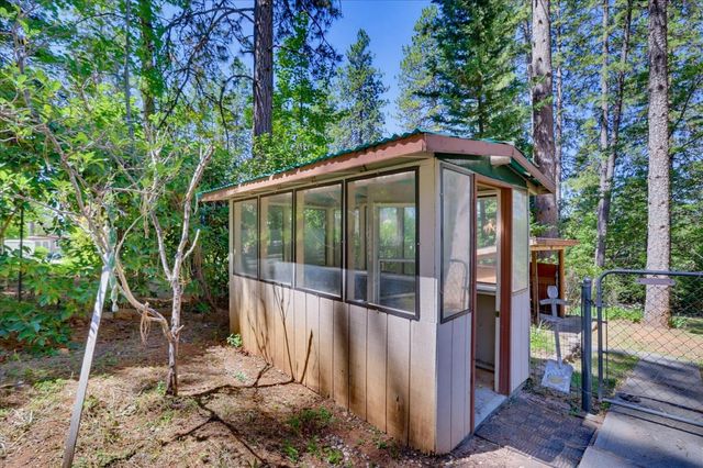 13022 Saint Gregory Pl, Grass Valley, CA 95949