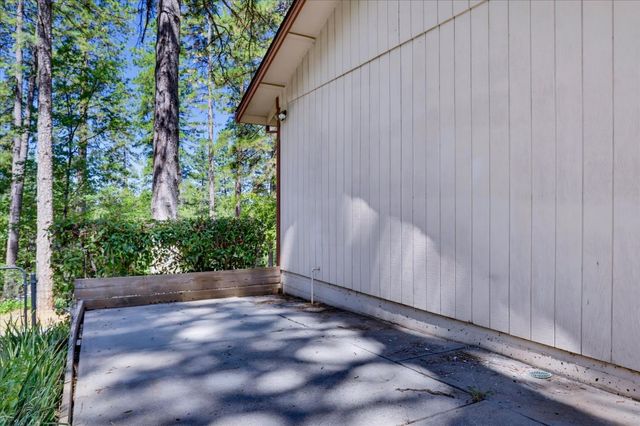 13022 Saint Gregory Pl, Grass Valley, CA 95949