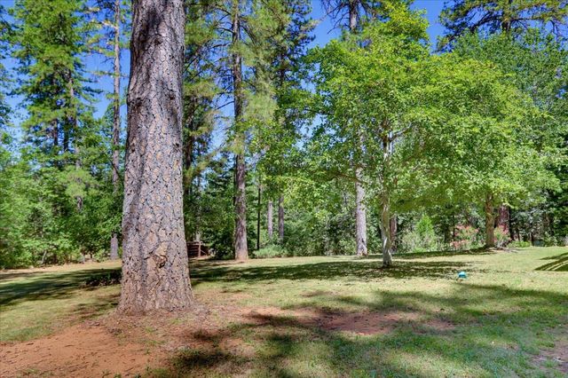 13022 Saint Gregory Pl, Grass Valley, CA 95949