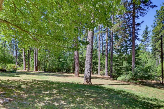 13022 Saint Gregory Pl, Grass Valley, CA 95949