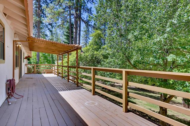 13022 Saint Gregory Pl, Grass Valley, CA 95949