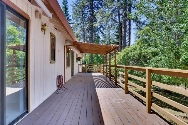 13022 Saint Gregory Pl, Grass Valley, CA 95949