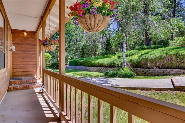 13022 Saint Gregory Pl, Grass Valley, CA 95949