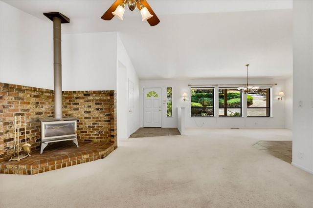 13022 Saint Gregory Pl, Grass Valley, CA 95949