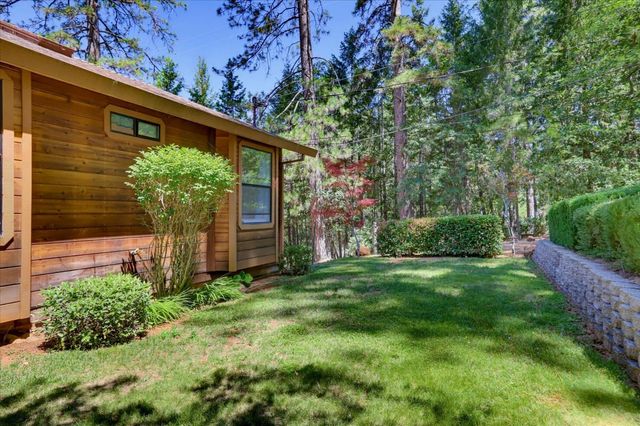 13022 Saint Gregory Pl, Grass Valley, CA 95949