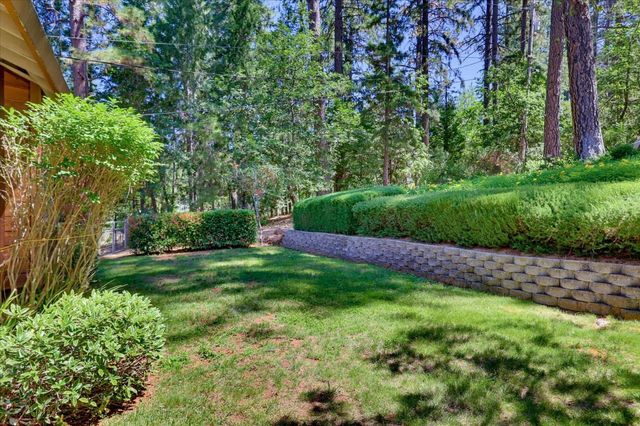 13022 Saint Gregory Pl, Grass Valley, CA 95949