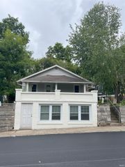 1209 S Lincoln Street, Bloomington, IN 47401