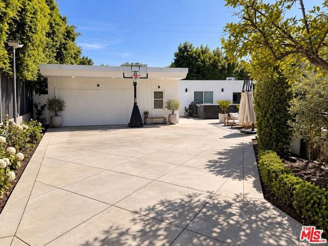 604 Trenton Drive, Beverly Hills, CA 90210