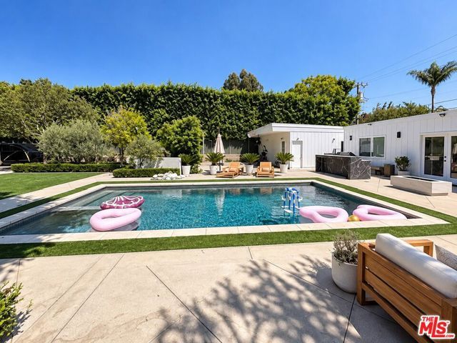 604 Trenton Drive, Beverly Hills, CA 90210