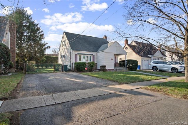 132 E Cherry Street, Floral Park, NY 11001