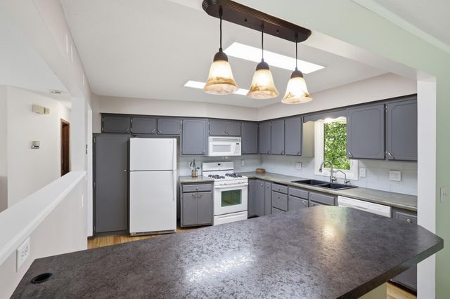 3501 77th Avenue N, Brooklyn Park, MN 55443