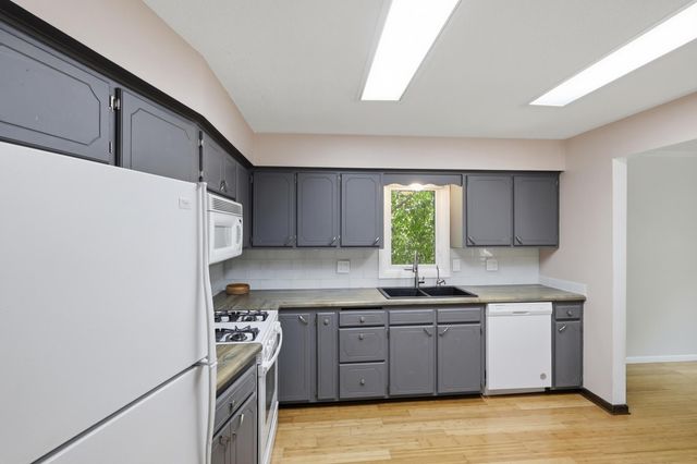 3501 77th Avenue N, Brooklyn Park, MN 55443