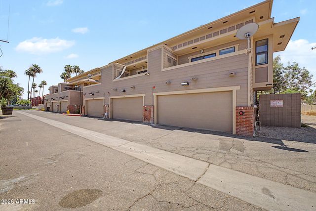 712 S BECK Avenue, Tempe, AZ 85281
