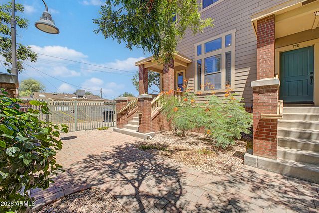 712 S BECK Avenue, Tempe, AZ 85281