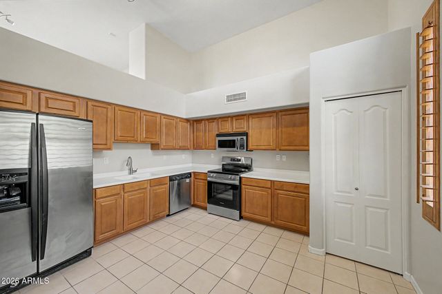 712 S BECK Avenue, Tempe, AZ 85281