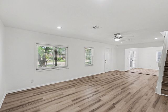 302 Lawrence Street, Tomball, TX 77375