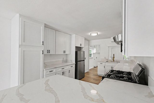302 Lawrence Street, Tomball, TX 77375