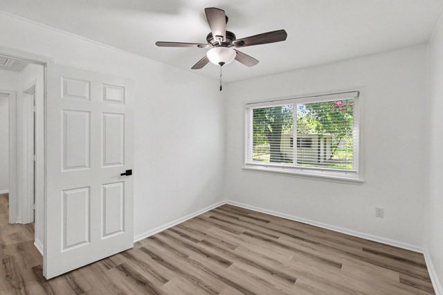 302 Lawrence Street, Tomball, TX 77375