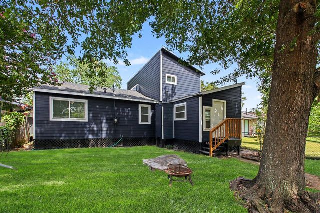 302 Lawrence Street, Tomball, TX 77375