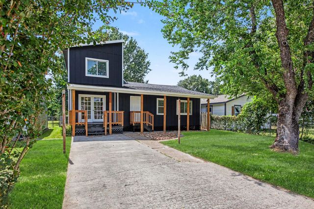 302 Lawrence Street, Tomball, TX 77375