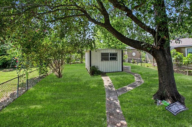302 Lawrence Street, Tomball, TX 77375