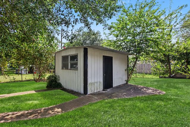 302 Lawrence Street, Tomball, TX 77375
