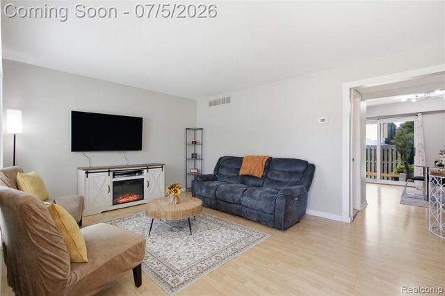 37583 Charter Oaks Boulevard, Clinton Township, MI 48036