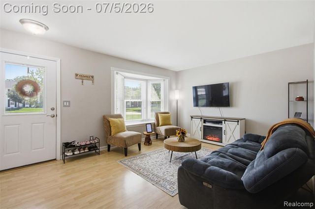 37583 Charter Oaks Boulevard, Clinton Township, MI 48036