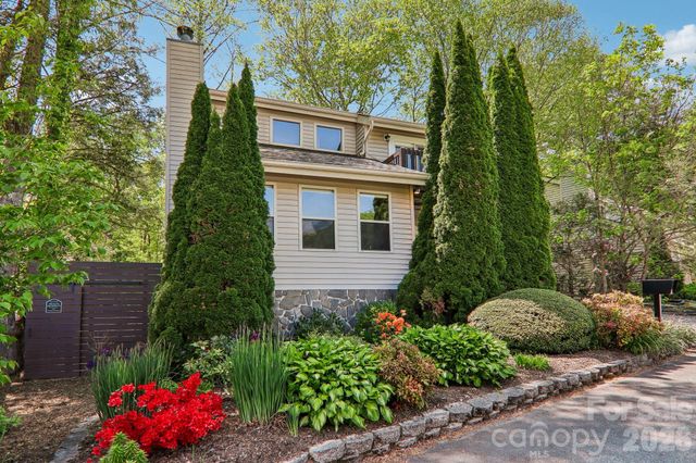 12 Indian Trace Road, Maggie Valley, NC 28751
