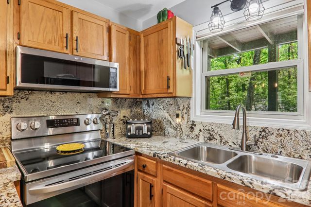 12 Indian Trace Road, Maggie Valley, NC 28751