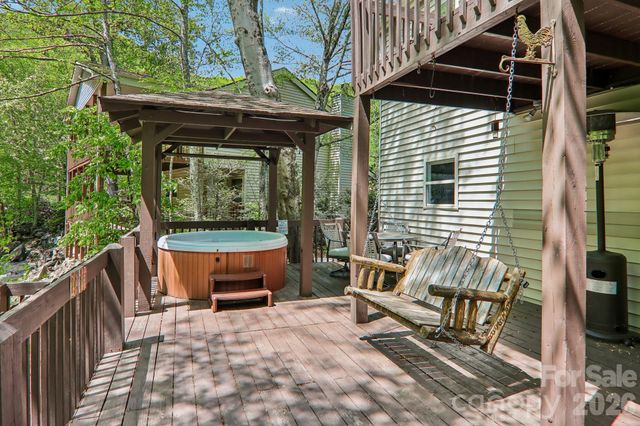 12 Indian Trace Road, Maggie Valley, NC 28751
