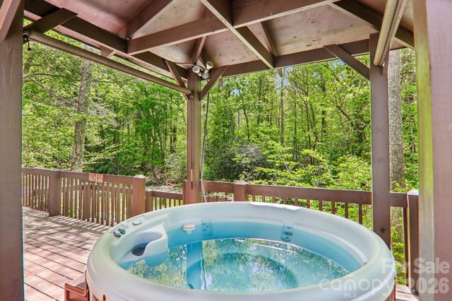 12 Indian Trace Road, Maggie Valley, NC 28751