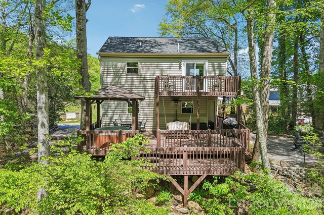 12 Indian Trace Road, Maggie Valley, NC 28751